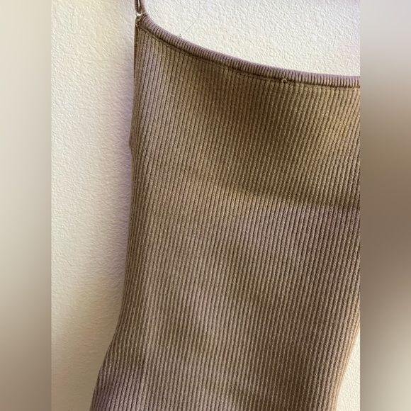 Backless Dress - Picture 2 of 4